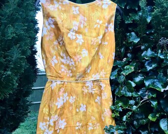 Vintage small size XS small 6/8 Hawaiian yellow floral print wiggle dress. brand Malia. Unique ooak