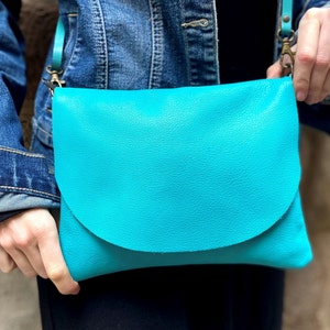 small lether turquoise leatherbag