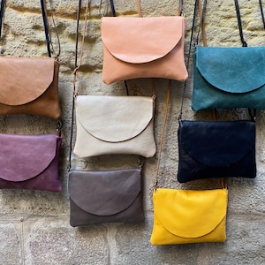 Petit sac à bandoulière en cuir noir, marron clair, bordeaux, moutarde, bleu sarcelle et vert. Sac à main minimaliste en cuir souple fabriqué à la main. Tous les jours