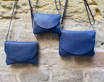 Kleine oder Mittelgroße Wesentliche Blaue Geldbörse Weiches Leder, Umhängetasche mit Reißverschluss aus dunkelblauem Leder Jeden Tag Minimal Frau Handtasche Lässig Einfach