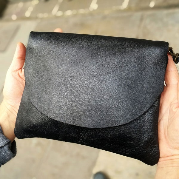 Chic Black Leather Crossbody Bag with Flap - Stylish Minimalist Handbag for Women