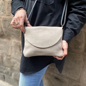 Light Grey 3 Diferent Sizes Crossbody Purse. Soft Leather, Crossbody Bag with Zipper for Women. Grey Leather Everyday Minimal Casual Purse SMALLER