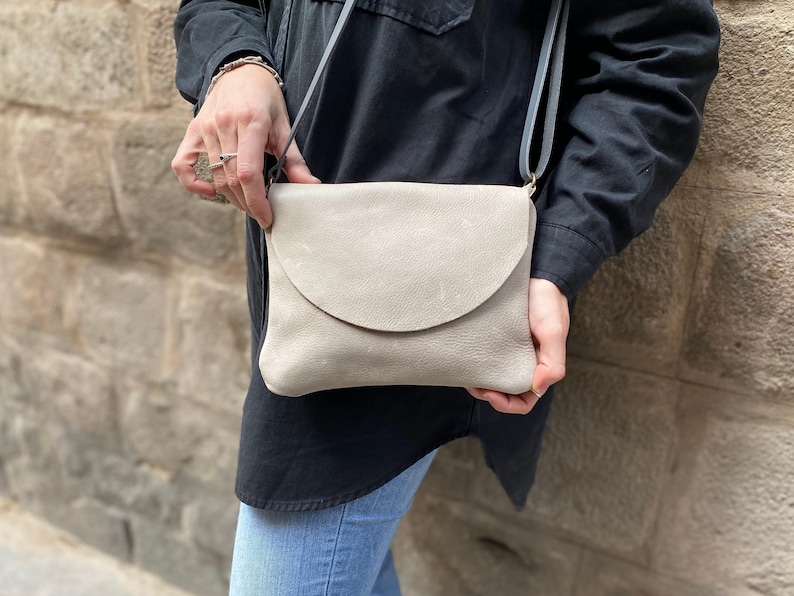 Light Grey 3 Diferent Sizes Crossbody Purse. Soft Leather, Crossbody Bag with Zipper for Women. Grey Leather Everyday Minimal Casual Purse SMALLER