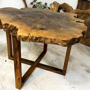 Live Edge walnoot eettafel: handgemaakt massief houten keukeneiland