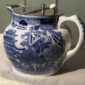 Vintage Cetemware Willow pattern Teapot