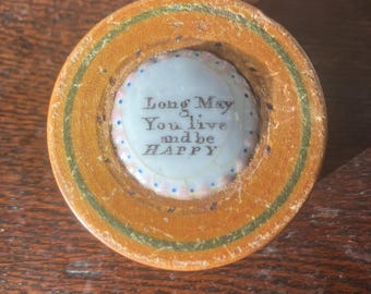 Ungewöhnlicher georgianischer Baum & Emaille Aufnäher - 'Long May You Live' Motto