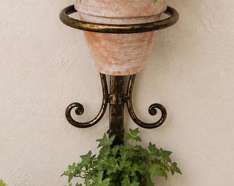 Vintage Style Wrought Iron Wall Planter Holder Double Ring Scroll Wall Sconce Tuscan Farmhouse Decor