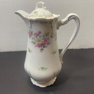 Vintage Floral Porcelain Teapot: Mid-Century Style Serving Pot