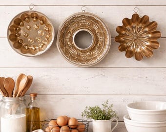 Vintage Fluted Metal Baking Mold – Rustic Farmhouse Kitchen Decor