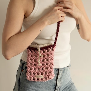 Gehäkelte Tasche aus Baumwollseil mit Leinenfutter - Handgemachte Rosa und Bordeauxrote Umhängetasche