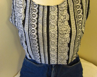 Lace Print Black and White Crop Top. Size Small. FREE SHIPPING
