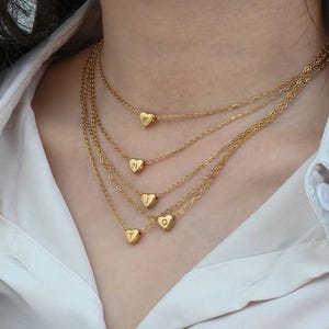 Collar con inicial y corazón, chapado en oro de 18 quilates, acero inoxidable, joyería resistente al agua, delicado collar, regalo para ella.