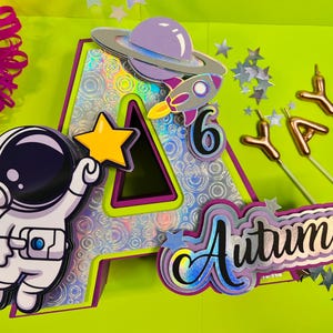 Letra 3D de niña astronauta, letra mayúscula personalizada, decoraciones para fiestas fuera del espacio, decoración para fiestas con temática de galaxia y cohetes en el espacio exterior.