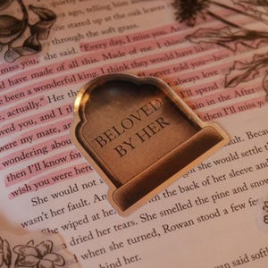 Throne of Glass Sam’s Grave Mirrored Vinyl Sticker | Queen of Shadows, SJM, Aelin Galathynius, Sarah J Maas, Sam Cortland