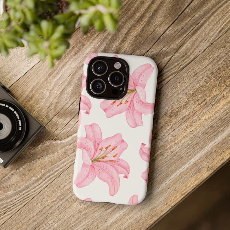 Funda para teléfono con diseño de lirios, funda para iPhone 16 con diseño de lirios, funda protectora resistente para iPhone, funda para Samsung, funda para Pixel, regalos para amantes de las flores. imagen 2