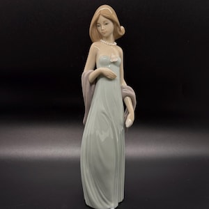 Lladró &quot;Ingenue&quot; Figurine with Original Box, Collectible Porcelain Figurine, Made in Spain, Lladró Item Number 5487