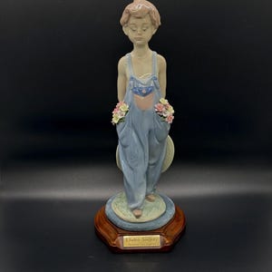 Lladró &quot;Pocket Full of Wishes&quot; Collectors Society Porcelain Figurine with Original Box and Wood Display Base, Item 7650, Tiny Flaw