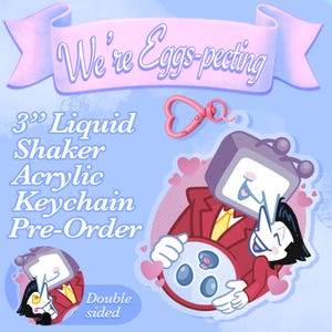 Puede incluir: Un llavero acrílico de doble cara con un personaje de dibujos animados con cabeza de televisor y cara sonriente, sosteniendo un agitador de líquido con huevos. El llavero mide 7,6 cm e incluye un cierre rosa en forma de corazón. Se muestra el texto "We're Eggs-pecting".