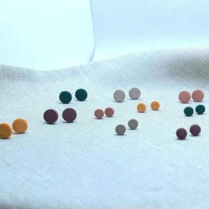 Pendientes redondos de botón | Pendientes de botón | Polímero | Pendiente | Coloridos | Joyería | Minimalistas | Apto para alérgicos | Ligeros