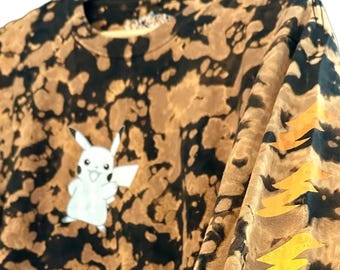 Camiseta de manga comprida tingida com água sanitária do Pokémon Pikachu para adultos, tamanho G.
