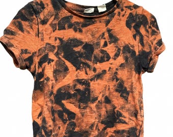 Camiseta feminina Levi's tingida com água sanitária