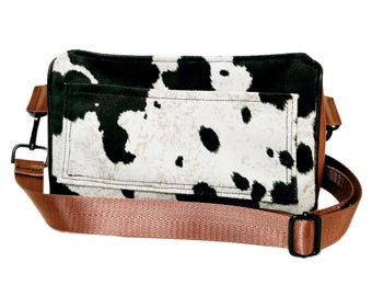 Bolsa transversal/pochete artesanal em couro sintético com estampa de vaca.