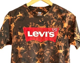 Camiseta clássica Levi's com logo, descolorida à mão, tamanho adulto pequeno.