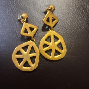 Oscar De La Renta gold earrings