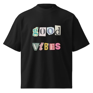 Good Vibes Grafik-T-Shirt, übergroßes T-Shirt mit herausgeschnittenem Shirt für Magazinbriefe, Y2K Style Positive Message Shirt, einzigartige Geschenkideen