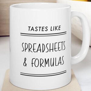 Taza divertida de trabajo - Sabor a hojas de cálculo y fórmulas - Regalo de análisis de datos / Taza de café divertida, regalo para contables, regalo para compañeros de trabajo