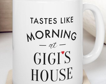 Tastes Like Morning At Gigi's House - Kaffeetasse / Geschenk für Gigi, Großmutter Geschenk von Enkelkindern