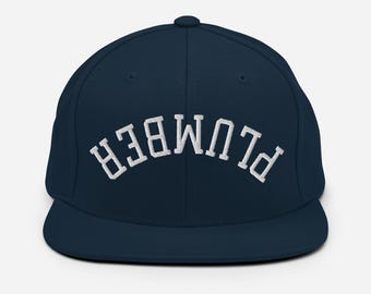 Gorra de fontanero al revés - Gorra de fontanero bordada personalizada, gorra snapback con texto invertido - Regalo para fontanero