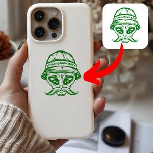 Op de afbeelding: Witte telefoonhoesje met een groene alien die een hoed draagt met de tekst "Ultras Green Boys".