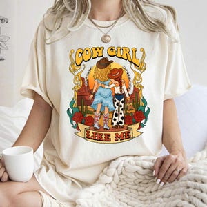 Cow Girl Like Me Retro Western T-shirt: Vintage Desert Graphic T-shirt, Jag visste det, jag visste dig-skjortan, TS 2026 T-shirt för fans bild 2
