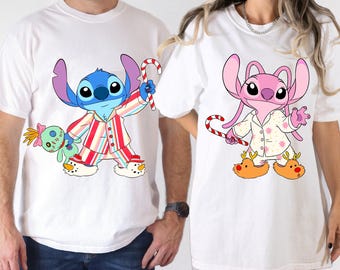 Camiseta de Disney Stitch y Ángel para una Feliz Navidad, camiseta con luces navideñas de Disney para parejas, camiseta de Disneyland, regalo de Navidad 2025, camiseta de cumpleaños