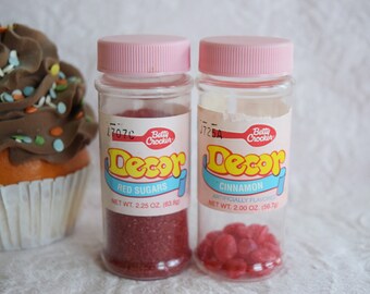 PINK BETTY CROCKER Decor Colored Red Sugar Fancy Cake Trim Cookie Cupcake Cinnamon Candy Sprinkle Bottle Jar Kitchen Spice Candies Lot Set