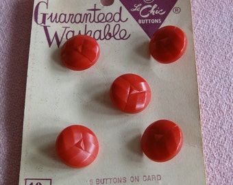 Vintage Molded RED ROUND BUTTONS Set of 5 West Germany Le Chic La Mode Original Card Unused 1940s Sewing Notion Clothing Embellishment Craft