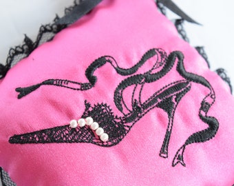 VICTORIA SECRET Scented Bra Pink Black Lingerie Drawer Sachet Hanger Bow  Ladies Lady Girly Girl Lavender Lace White Red Woman Women New Nos 