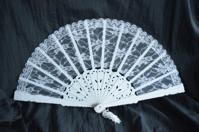 Vintage White LACE Fabric FAN Folding Floral Victorian Style Decoration Tassel Ribbon Ladies Lady Woman Women Wedding Accessory Decor Shower