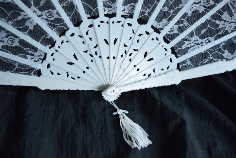 Vintage White LACE Fabric FAN Folding Floral Victorian Style Decoration Tassel Ribbon Ladies Lady Woman Women Wedding Accessory Decor Shower