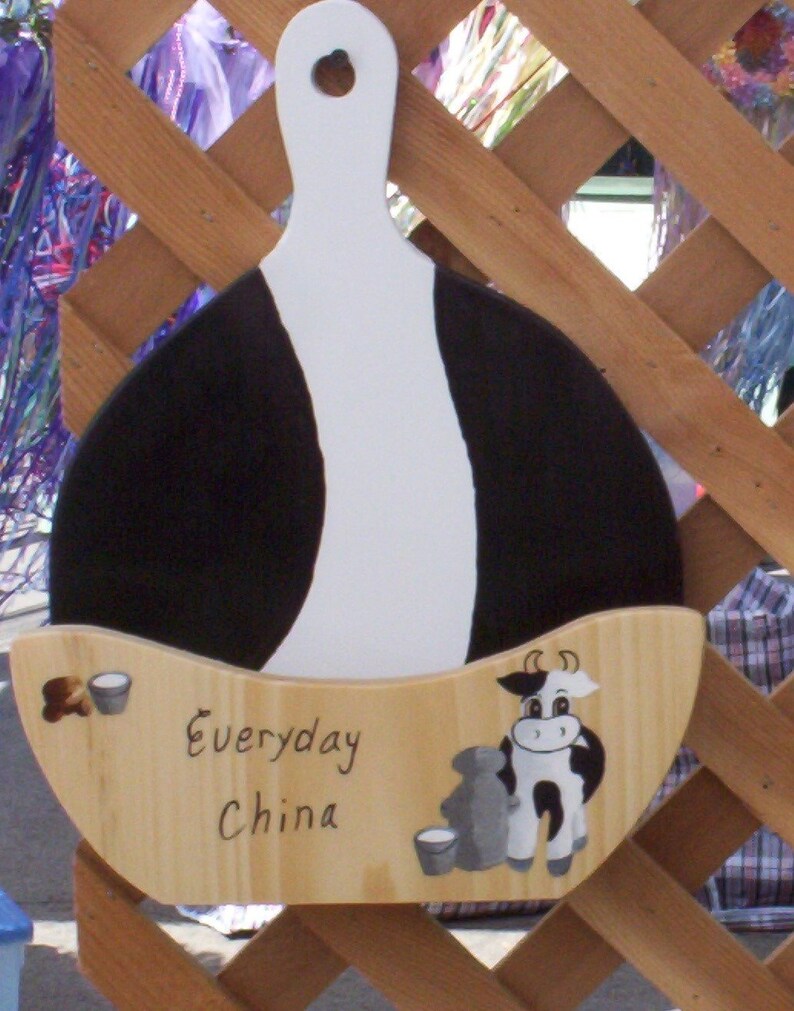 Cow Paper Plate Holder Wooden Painting Image 0