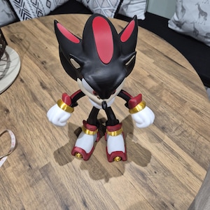 Shadow inspired statue