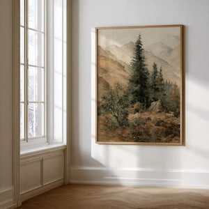 Op de afbeelding: Een ingelijst landschapsschilderij toont een berglandschap met een hoge naaldbomen. Het kunstwerk heeft gedempte tinten bruin, groen en grijs, met een houten lijst. Het schilderij roept een gevoel van natuur en rust op.