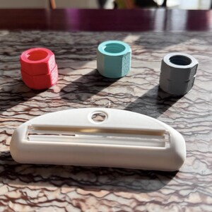 Zahnpasta Refill Adapter und Squeezer in Reisegröße