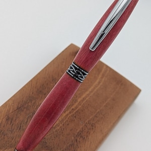Bolígrafo de color rosa marfil macizo, cuerpo sutil, nudo celta y madera cromada torneada a mano, hermoso patrón de grano único