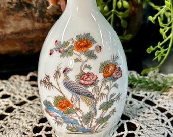 Vintage Wedgwood Kutani Crane Bud Vase: Gold Rim Bone China