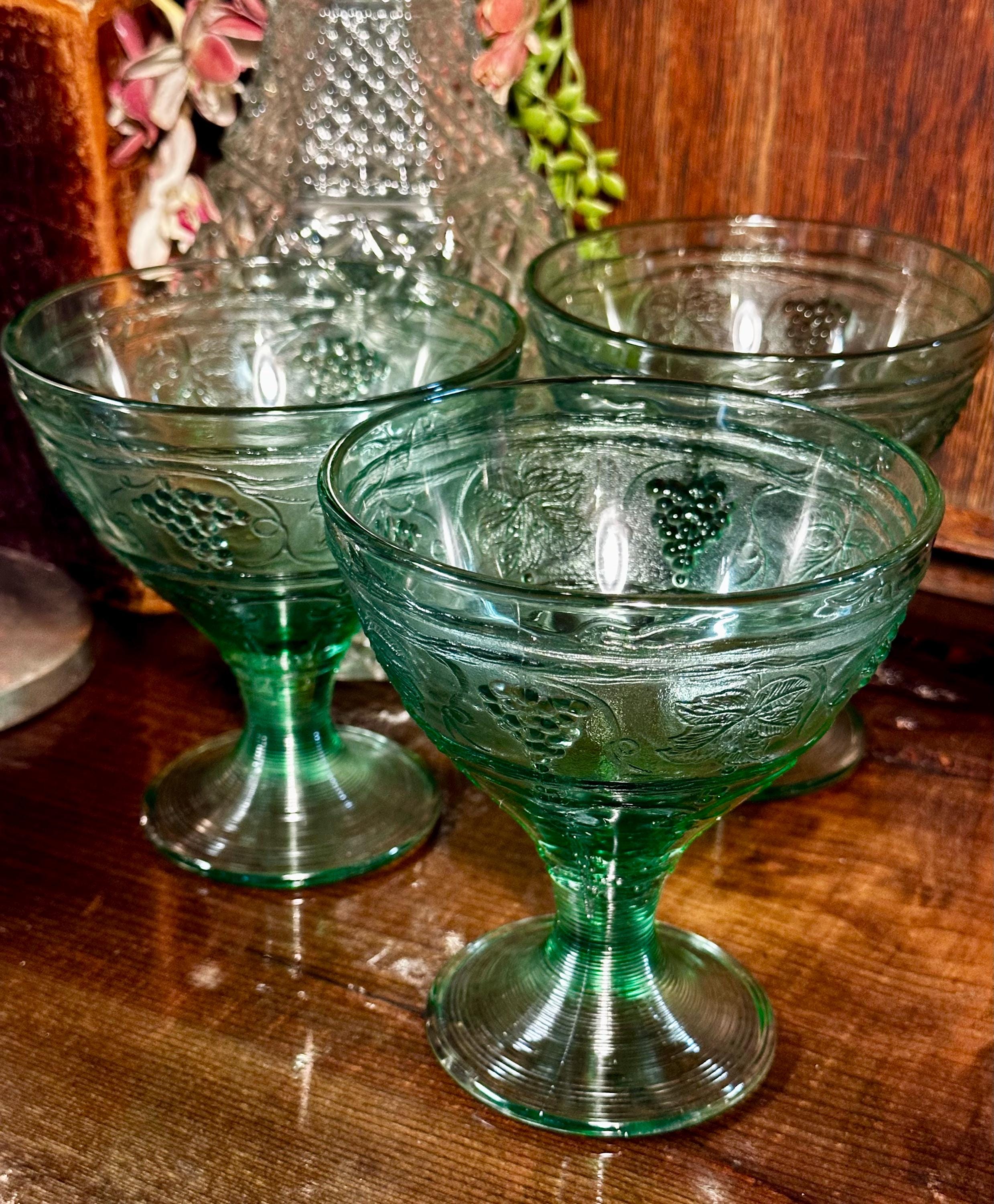 Vintage Arcoroc Minos Jade Green Glass Footed Dessert Fruit Cups Goblets Made in France
