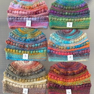 Gorro de ganchillo suave con colores vibrantes y a elegir.