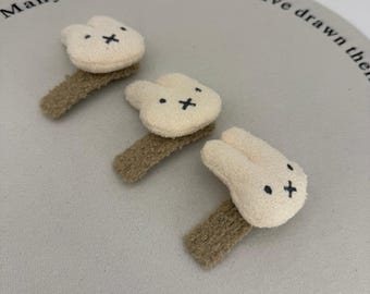 Ensemble de pinces à cheveux lapin en peluche douillette | Barrettes pression minimalistes en forme de lapin crème | Épingles à cheveux en polaire marron clair | Cadeau esthétique d'hiver kawaii