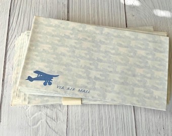 Sobres de seguridad de correo aéreo antiguos con detalles de aviones